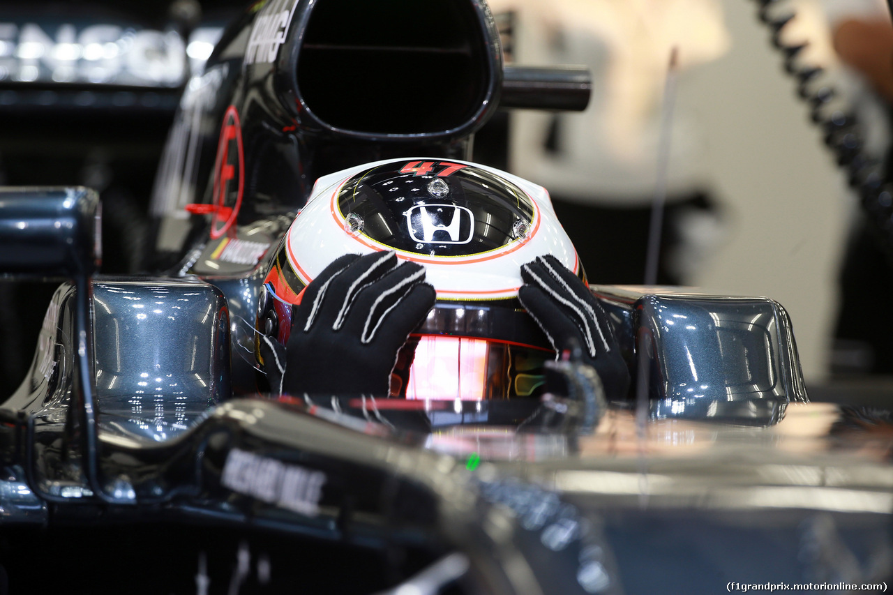 GP BAHRAIN, 03.04.2016 - Gara, Stoffel Vandoorne (BEL) McLaren Test e Reserve Driver