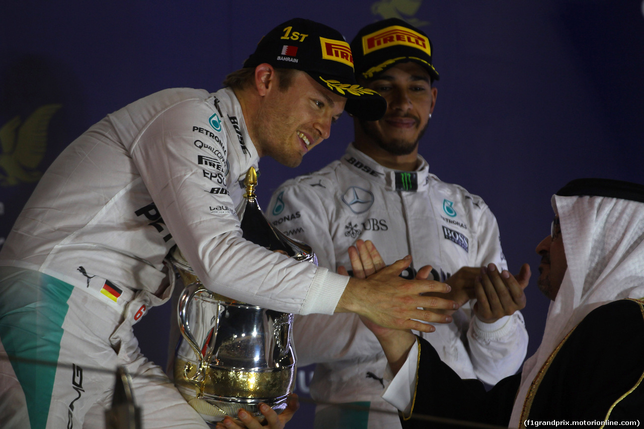 GP BAHRAIN, 03.04.2016 - Gara, Nico Rosberg (GER) Mercedes AMG F1 W07 Hybrid vincitore e terzo Lewis Hamilton (GBR) Mercedes AMG F1 W07 Hybrid