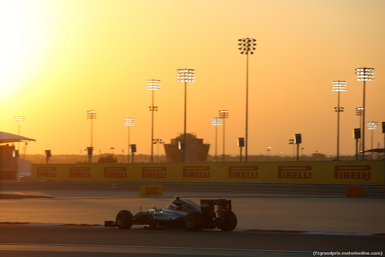 GP BAHRAIN, 03.04.2016 - Gara, Lewis Hamilton (GBR) Mercedes AMG F1 W07 Hybrid