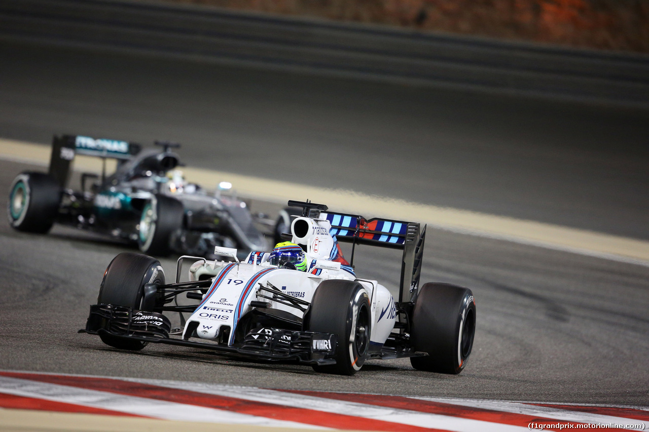 GP BAHRAIN, 03.04.2016 - Gara, Felipe Massa (BRA) Williams FW38 davanti a Lewis Hamilton (GBR) Mercedes AMG F1 W07 Hybrid