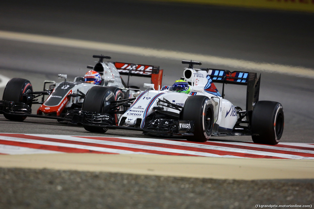 GP BAHRAIN, 03.04.2016 - Gara, Romain Grosjean (FRA) Haas F1 Team VF-16 e Felipe Massa (BRA) Williams FW38