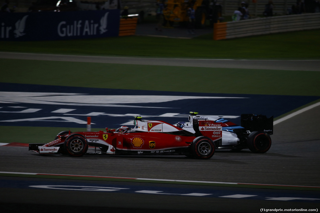 GP BAHRAIN, 03.04.2016 - Gara, Kimi Raikkonen (FIN) Ferrari SF16-H e Valtteri Bottas (FIN) Williams FW38