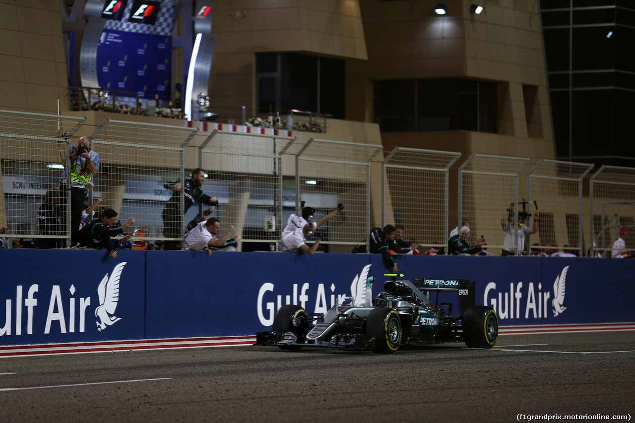 GP BAHRAIN, 03.04.2016 - Gara, Nico Rosberg (GER) Mercedes AMG F1 W07 Hybrid vincitore