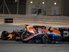 GP BAHRAIN, 03.04.2016 - Gara, Daniel Ricciardo (AUS) Red Bull Racing RB12 e Rio Haryanto (IND) Manor Racing MRT05
