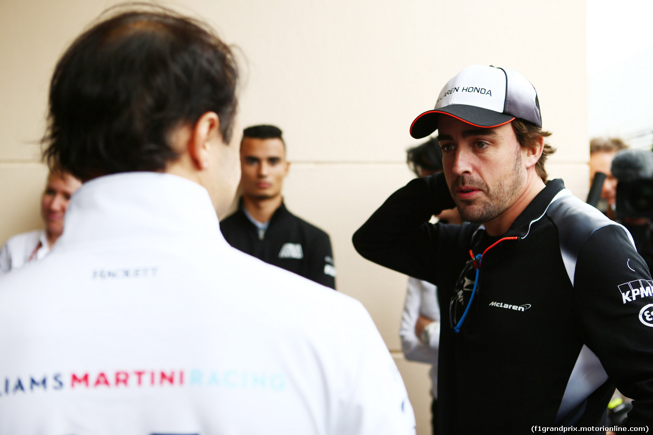 GP BAHRAIN, 31.03.2016 - Felipe Massa (BRA) Williams FW38 e Fernando Alonso (ESP) McLaren Honda MP4-31