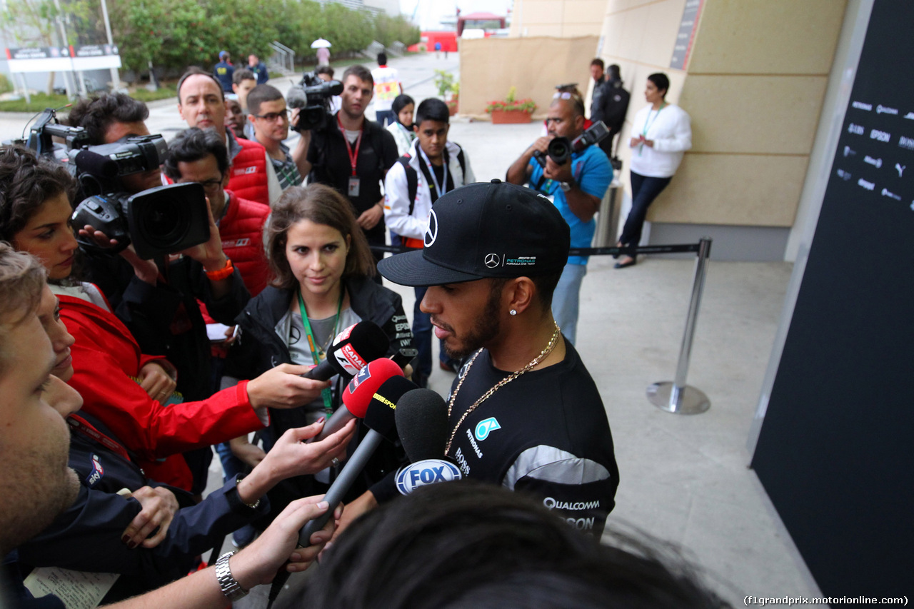 GP BAHRAIN, 31.03.2016 - Lewis Hamilton (GBR) Mercedes AMG F1 W07 Hybrid