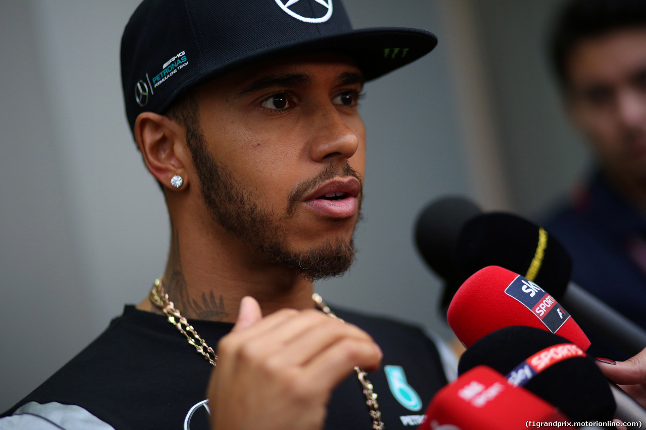 GP BAHRAIN, 31.03.2016 - Lewis Hamilton (GBR) Mercedes AMG F1 W07 Hybrid