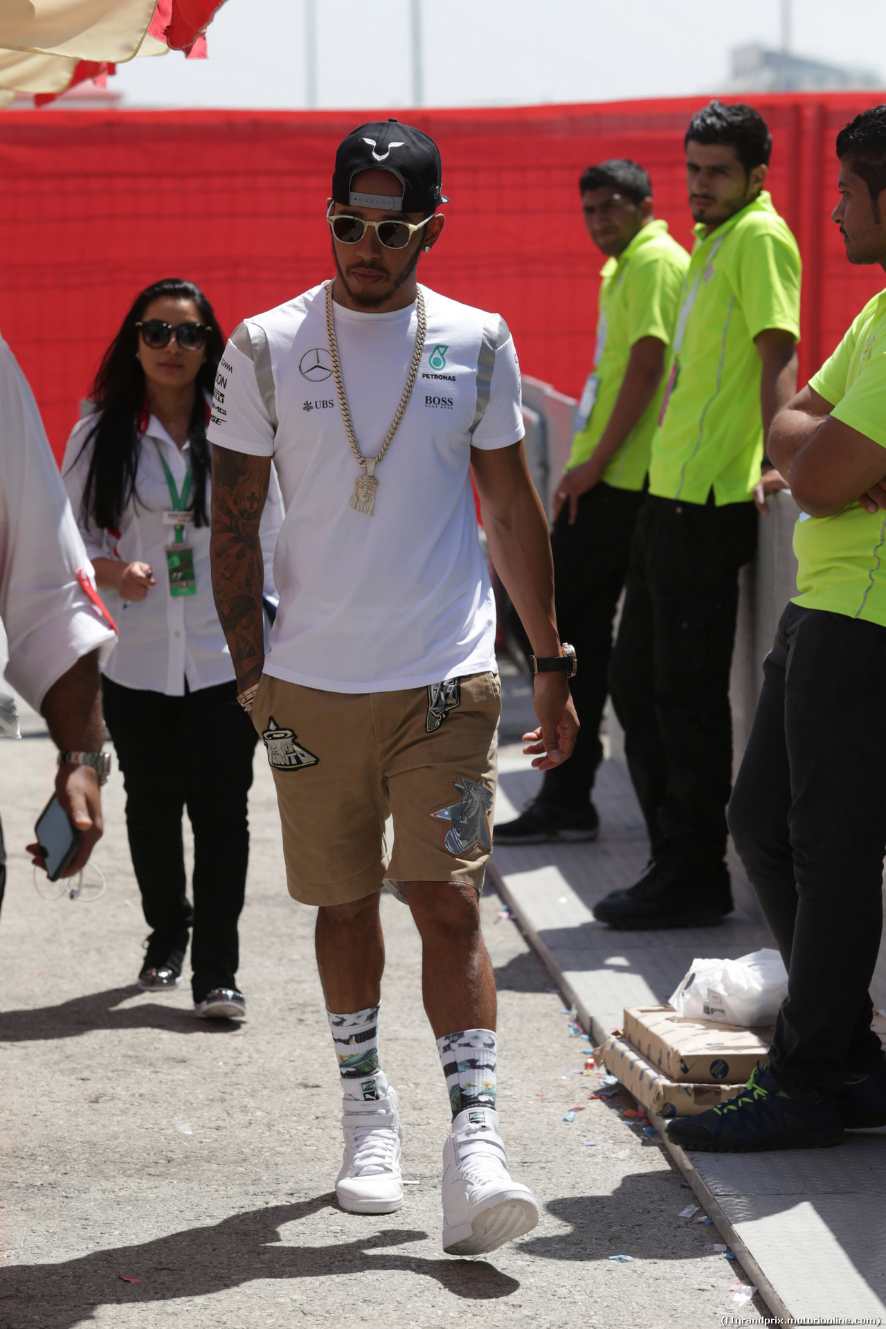 GP BAHRAIN, 02.04.2016 - Lewis Hamilton (GBR) Mercedes AMG F1 W07 Hybrid