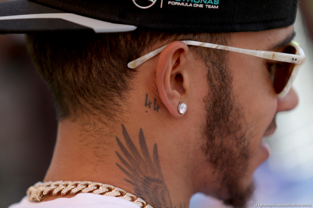 GP BAHRAIN, 02.04.2016 - Lewis Hamilton (GBR) Mercedes AMG F1 W07 Hybrid