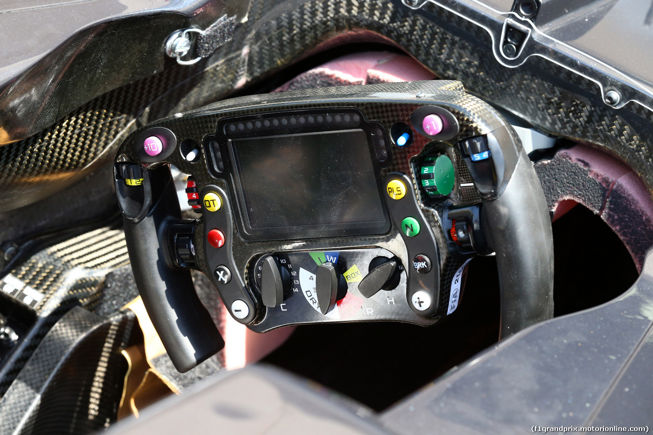 GP BAHRAIN, 02.04.2016 - McLaren Honda MP4-31 Steering wheel