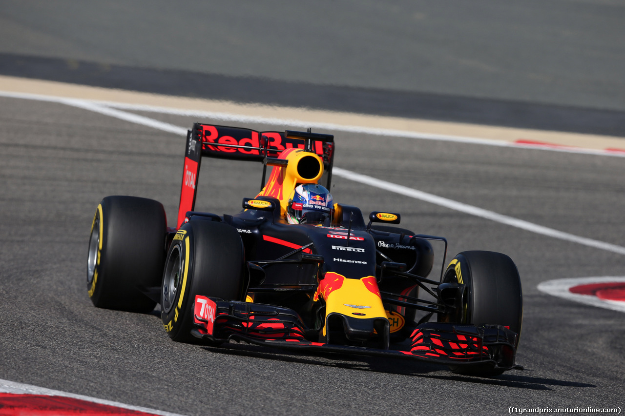 GP BAHRAIN, 02.04.2016 - Prove Libere 3, Daniel Ricciardo (AUS) Red Bull Racing RB12
