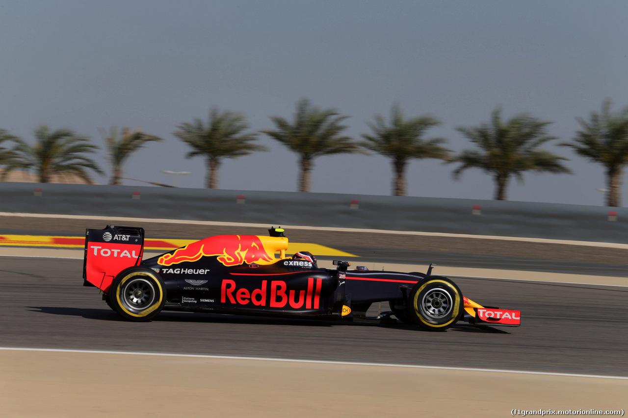 GP BAHRAIN, 02.04.2016 - Prove Libere 3, Daniil Kvyat (RUS) Red Bull Racing RB12