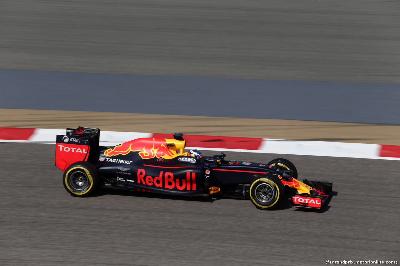 GP BAHRAIN, 02.04.2016 - Prove Libere 3, Daniel Ricciardo (AUS) Red Bull Racing RB12