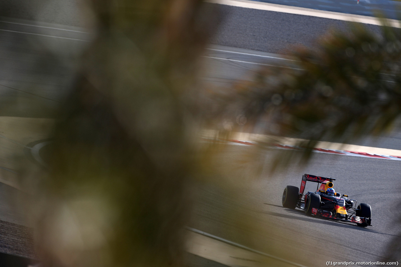 GP BAHRAIN, 02.04.2016 - Prove Libere 3, Daniel Ricciardo (AUS) Red Bull Racing RB12