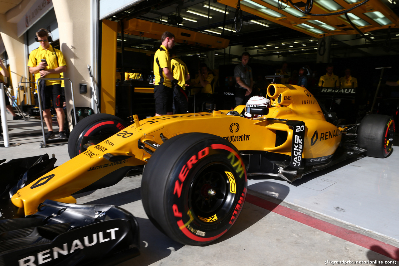 GP BAHRAIN, 02.04.2016 - Prove Libere 3, Kevin Magnussen (DEN) Renault Sport F1 Team RS16