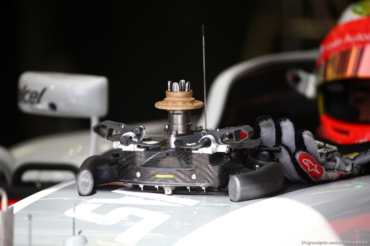 GP BAHRAIN, 02.04.2016 - Prove Libere 3, Haas F1 Team VF-16 Steering wheel