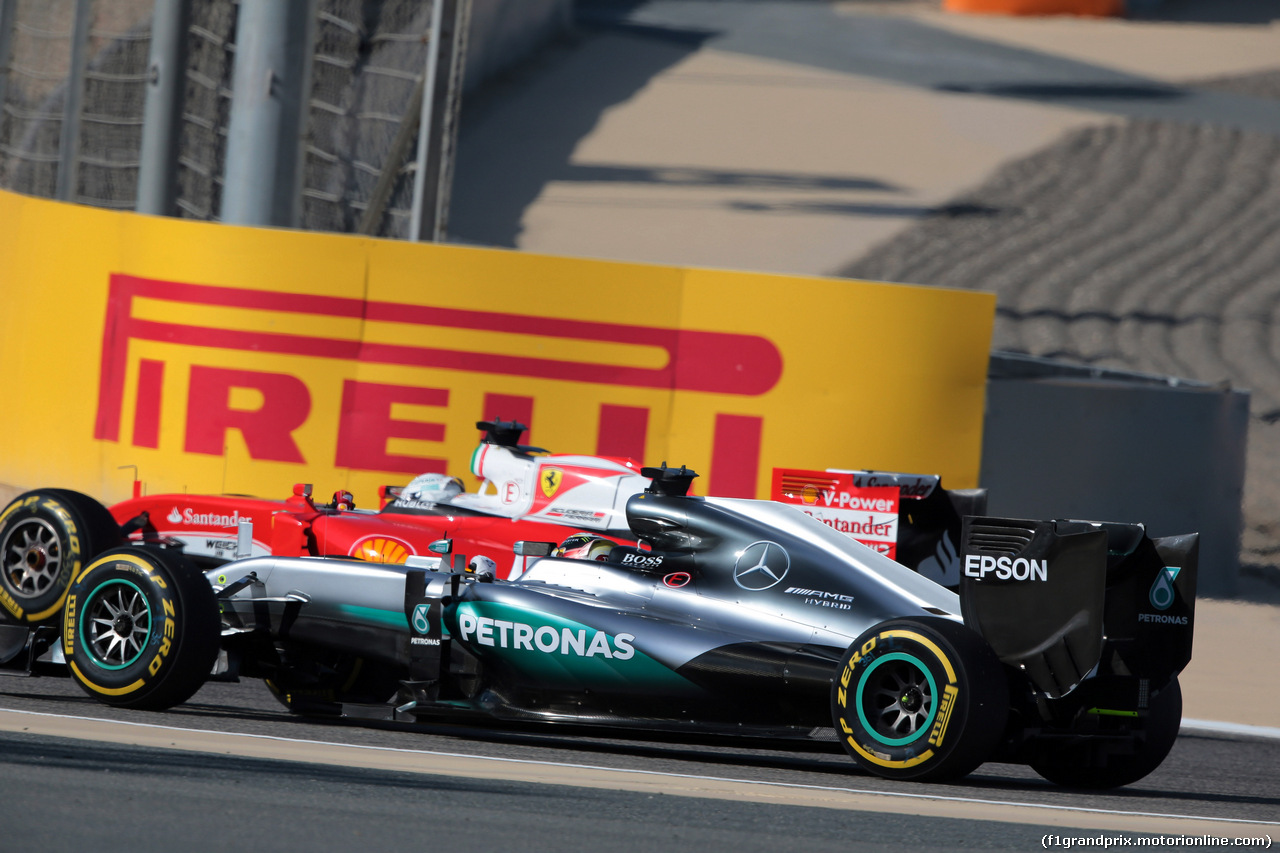 GP BAHRAIN, 02.04.2016 - Prove Libere 3, Sebastian Vettel (GER) Ferrari SF16-H e Lewis Hamilton (GBR) Mercedes AMG F1 W07 Hybrid