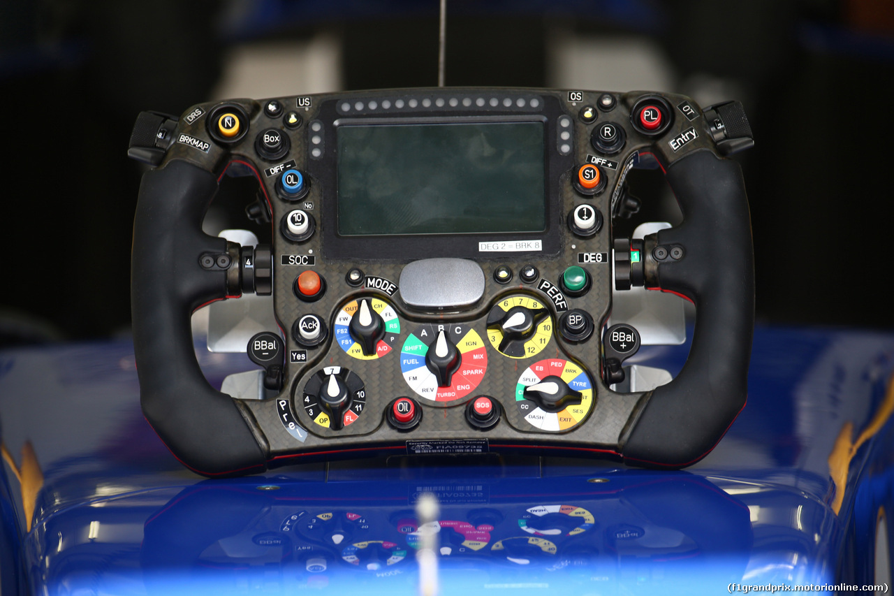 GP BAHRAIN, 02.04.2016 - Prove Libere 3, Sauber C34 Steering wheel