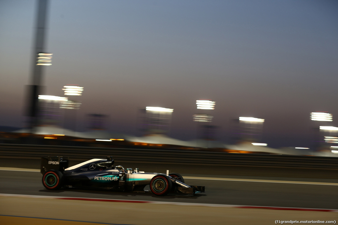 GP BAHRAIN, 02.04.2016 - Qualifiche, Lewis Hamilton (GBR) Mercedes AMG F1 W07 Hybrid