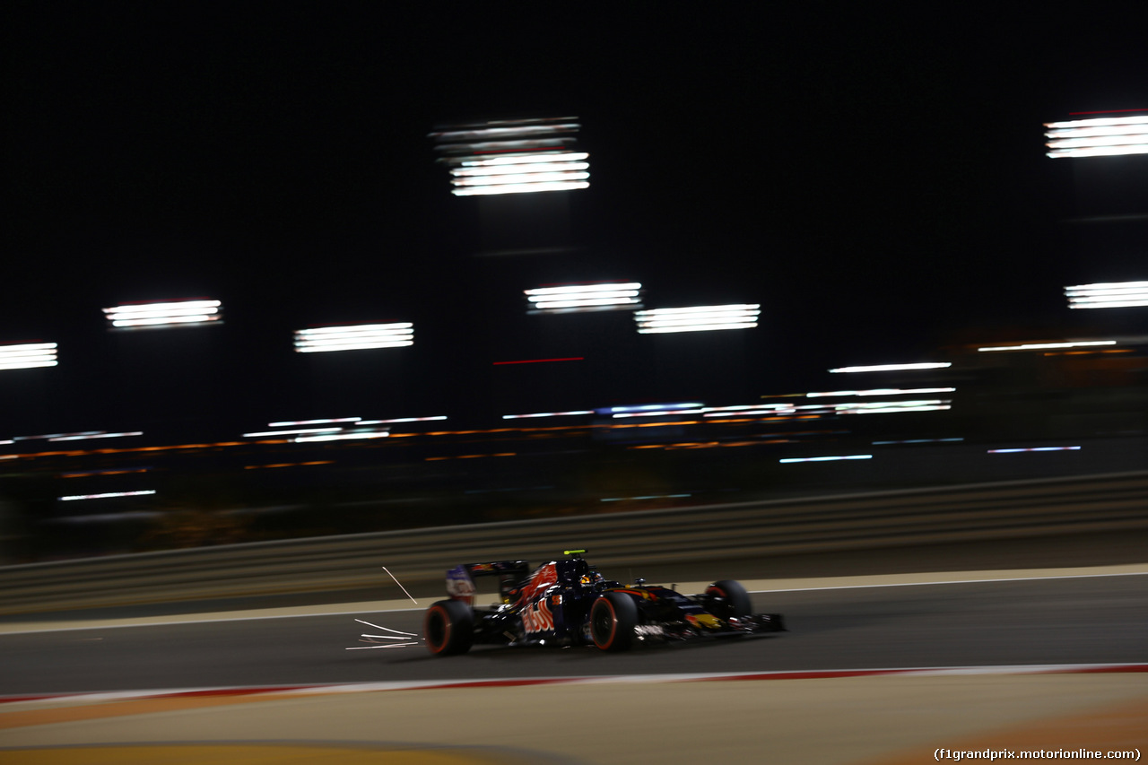 GP BAHRAIN, 02.04.2016 - Qualifiche, Carlos Sainz Jr (ESP) Scuderia Toro Rosso STR11