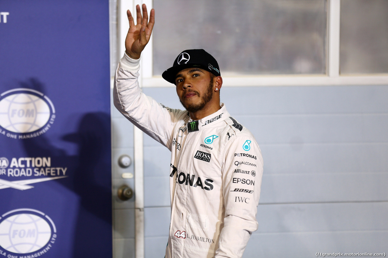 GP BAHRAIN, 02.04.2016 - Qualifiche, Lewis Hamilton (GBR) Mercedes AMG F1 W07 Hybrid pole position