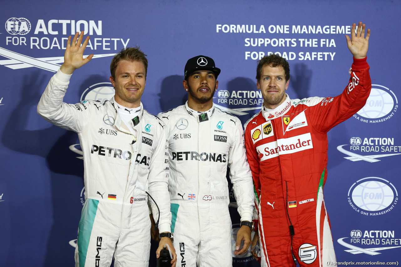 GP BAHRAIN, 02.04.2016 - Qualifiche, Lewis Hamilton (GBR) Mercedes AMG F1 W07 Hybrid pole position, secondo Nico Rosberg (GER) Mercedes AMG F1 W07 Hybrid e terzo Sebastian Vettel (GER) Ferrari SF16-H
