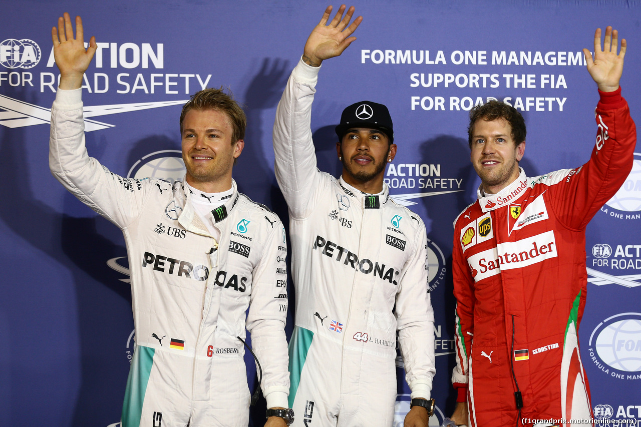 GP BAHRAIN, 02.04.2016 - Qualifiche, Lewis Hamilton (GBR) Mercedes AMG F1 W07 Hybrid pole position, secondo Nico Rosberg (GER) Mercedes AMG F1 W07 Hybrid e terzo Sebastian Vettel (GER) Ferrari SF16-H
