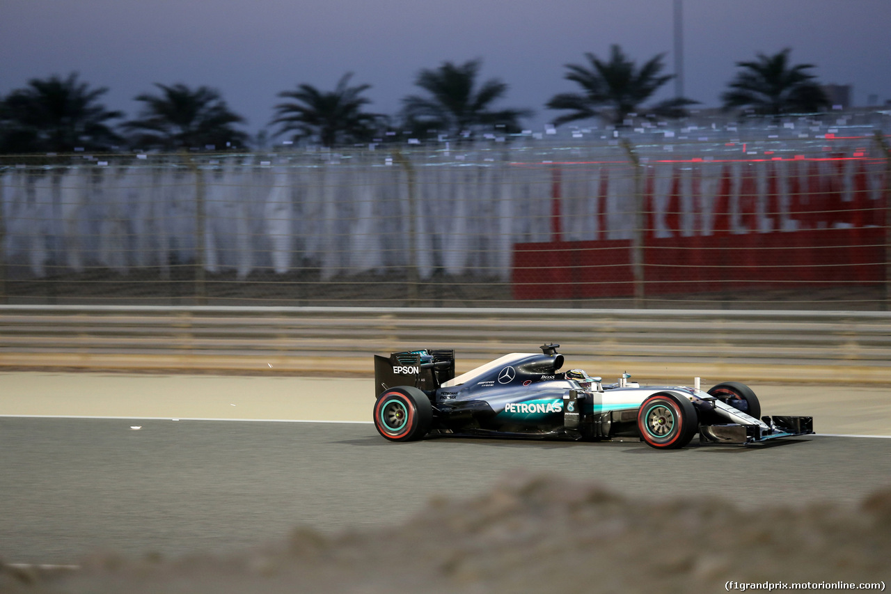 GP BAHRAIN, 02.04.2016 - Qualifiche, Lewis Hamilton (GBR) Mercedes AMG F1 W07 Hybrid