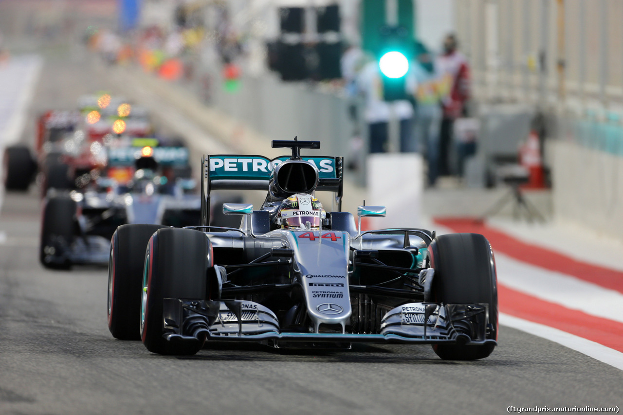 GP BAHRAIN, 02.04.2016 - Qualifiche, Lewis Hamilton (GBR) Mercedes AMG F1 W07 Hybrid
