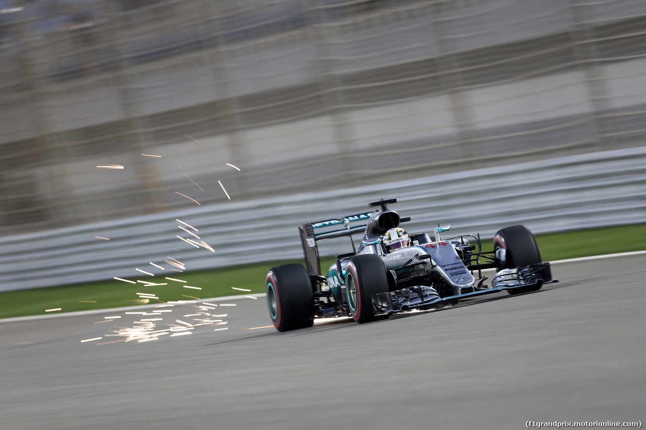 GP BAHRAIN, 02.04.2016 - Qualifiche, Lewis Hamilton (GBR) Mercedes AMG F1 W07 Hybrid