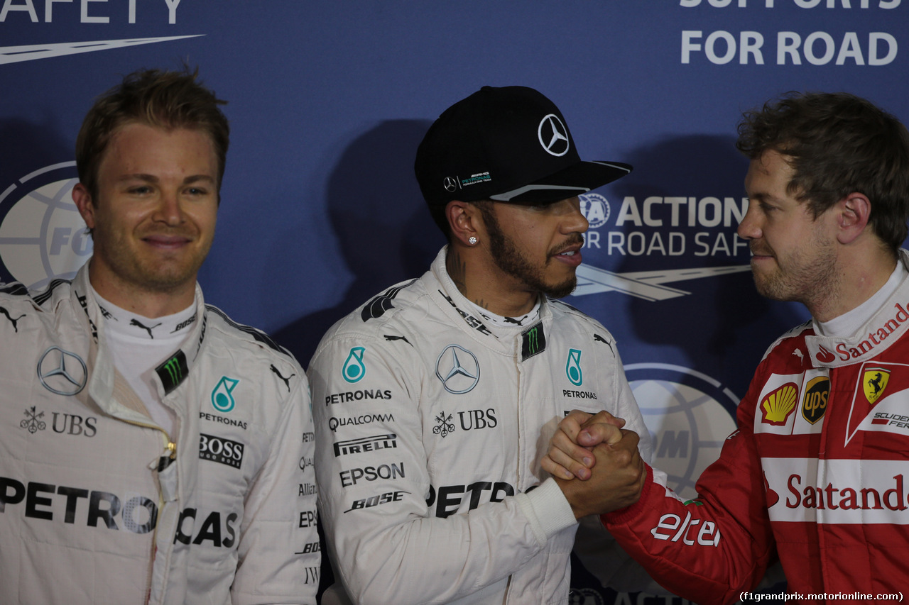 GP BAHRAIN, 02.04.2016 - Qualifiche, Lewis Hamilton (GBR) Mercedes AMG F1 W07 Hybrid pole position, secondo Nico Rosberg (GER) Mercedes AMG F1 W07 Hybrid e terzo Sebastian Vettel (GER) Ferrari SF16-H