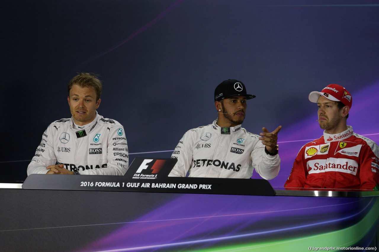 GP BAHRAIN, 02.04.2016 - Qualifiche, Conferenza Stampa, Nico Rosberg (GER) Mercedes AMG F1 W07 Hybrid, Lewis Hamilton (GBR) Mercedes AMG F1 W07 Hybrid e Sebastian Vettel (GER) Ferrari SF16-H
