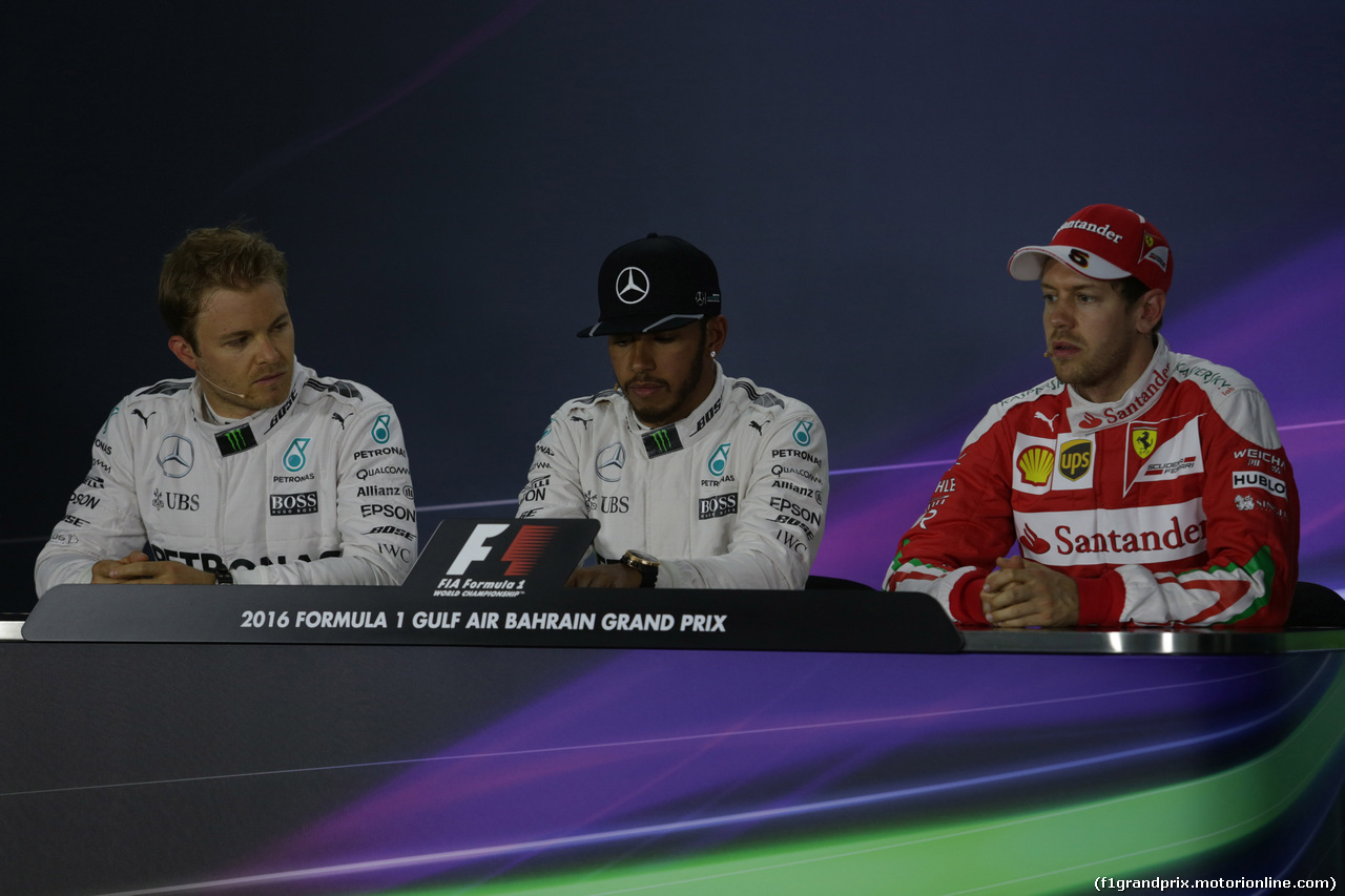 GP BAHRAIN, 02.04.2016 - Qualifiche, Conferenza Stampa, Nico Rosberg (GER) Mercedes AMG F1 W07 Hybrid, Lewis Hamilton (GBR) Mercedes AMG F1 W07 Hybrid e Sebastian Vettel (GER) Ferrari SF16-H