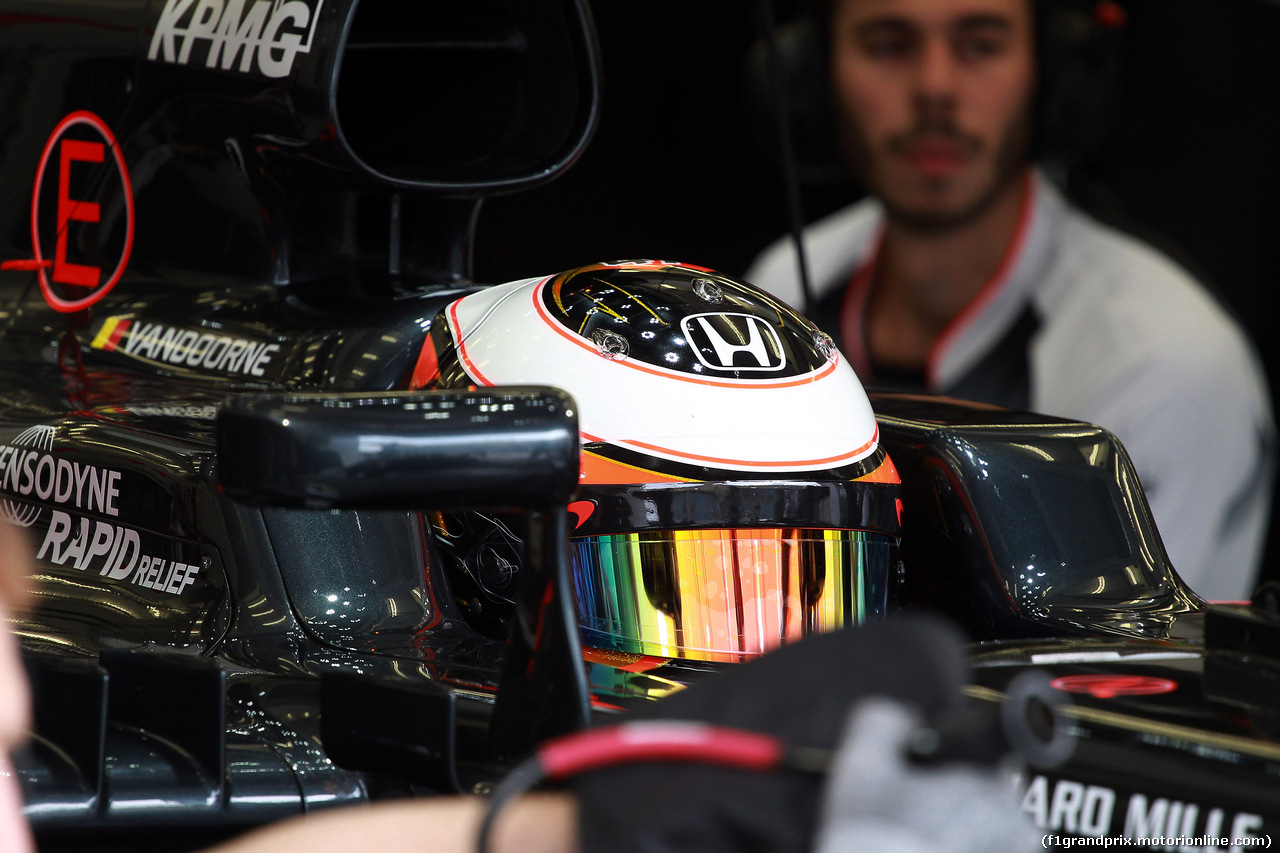 GP BAHRAIN, 01.04.2016 - Prove Libere 1, Stoffel Vandoorne (BEL) McLaren Test e Reserve Driver