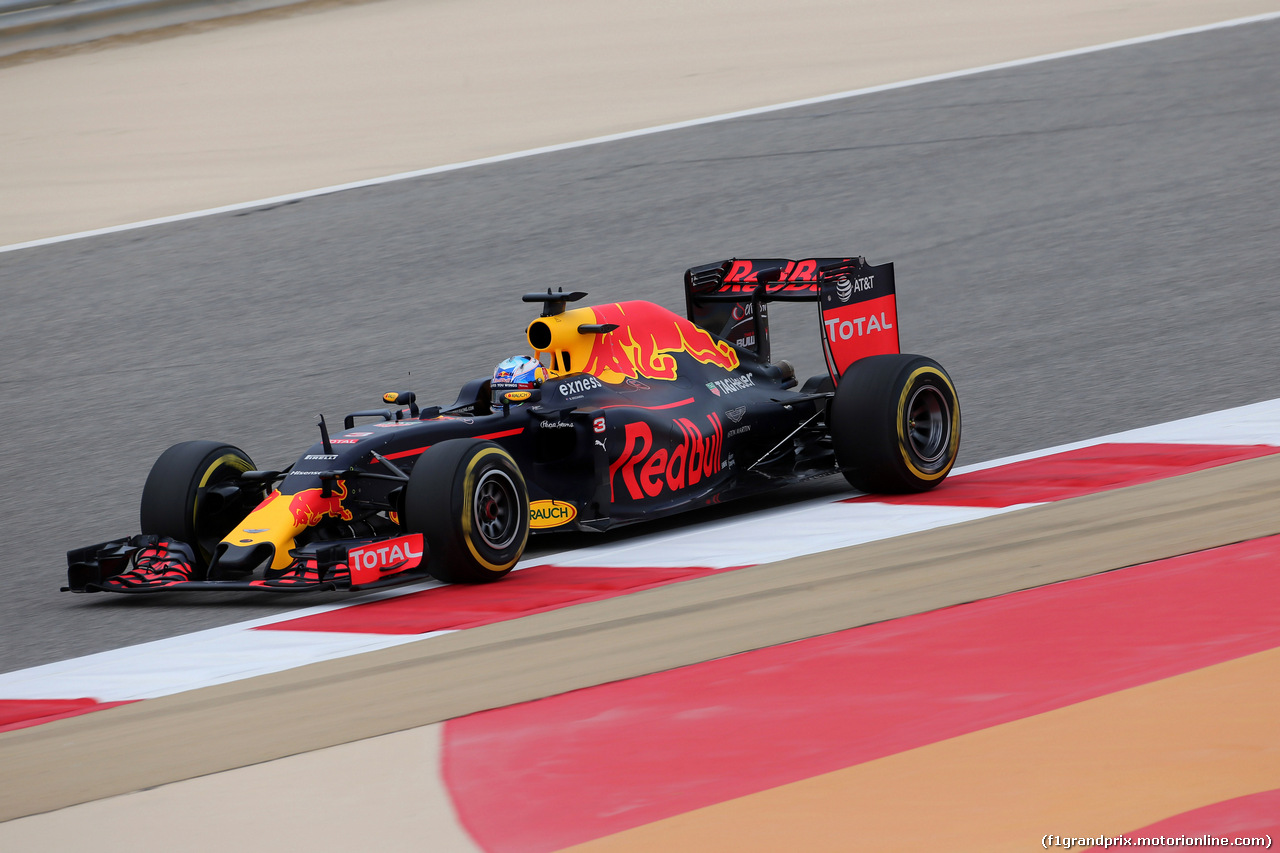 GP BAHRAIN, 01.04.2016 - Prove Libere 1, Daniel Ricciardo (AUS) Red Bull Racing RB12