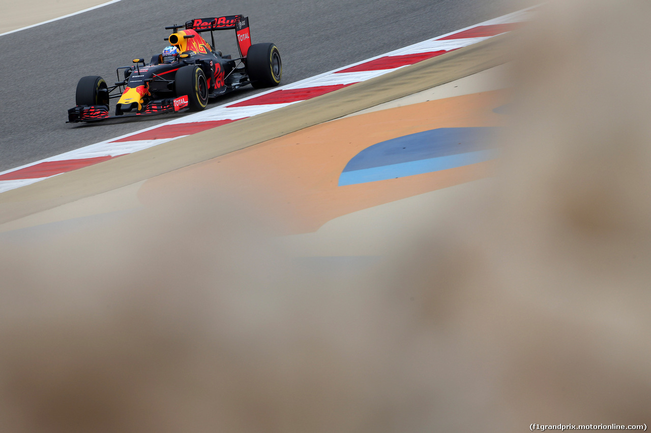 GP BAHRAIN, 01.04.2016 - Prove Libere 1, Daniel Ricciardo (AUS) Red Bull Racing RB12