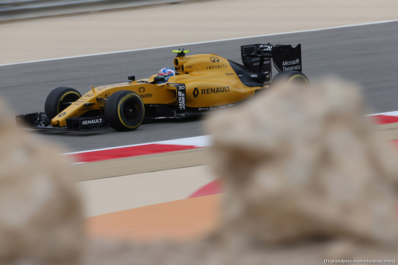 GP BAHRAIN, 01.04.2016 - Prove Libere 1, Jolyon Palmer (GBR) Renault Sport F1 Team RS16