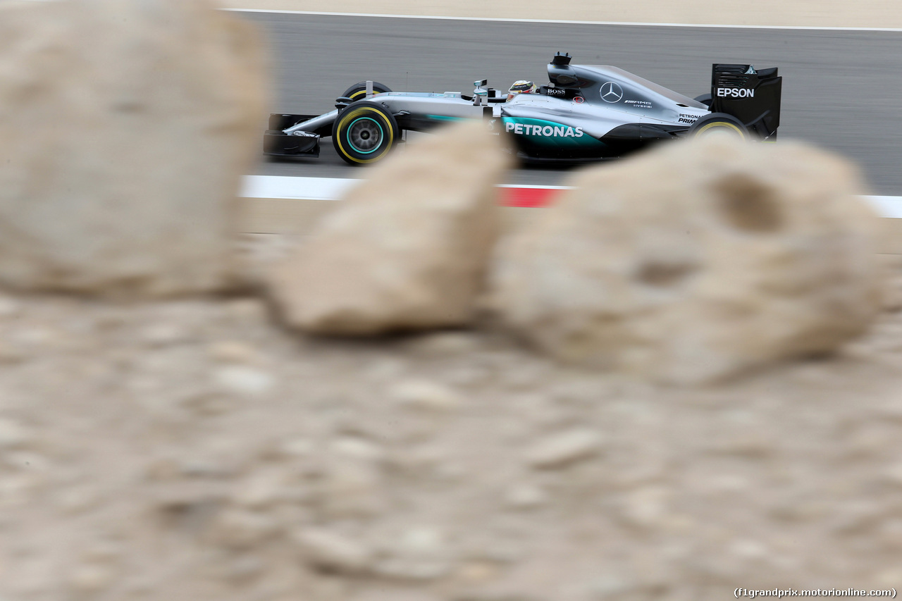GP BAHRAIN, 01.04.2016 - Prove Libere 1, Lewis Hamilton (GBR) Mercedes AMG F1 W07 Hybrid