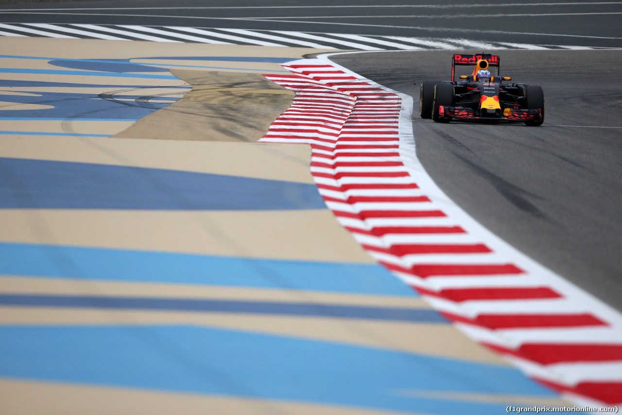 GP BAHRAIN, 01.04.2016 - Prove Libere 1, Daniel Ricciardo (AUS) Red Bull Racing RB12
