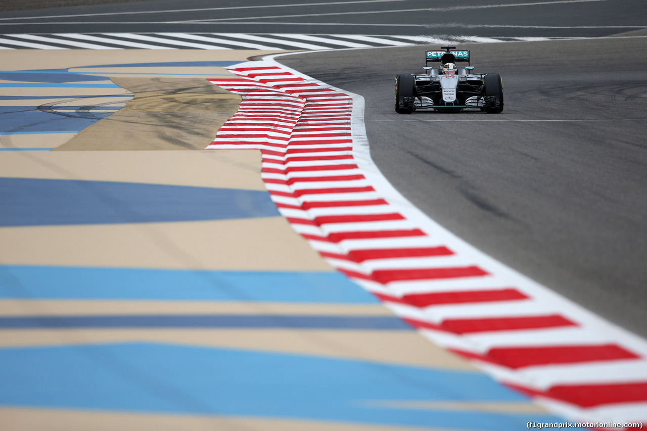 GP BAHRAIN, 01.04.2016 - Prove Libere 1, Lewis Hamilton (GBR) Mercedes AMG F1 W07 Hybrid