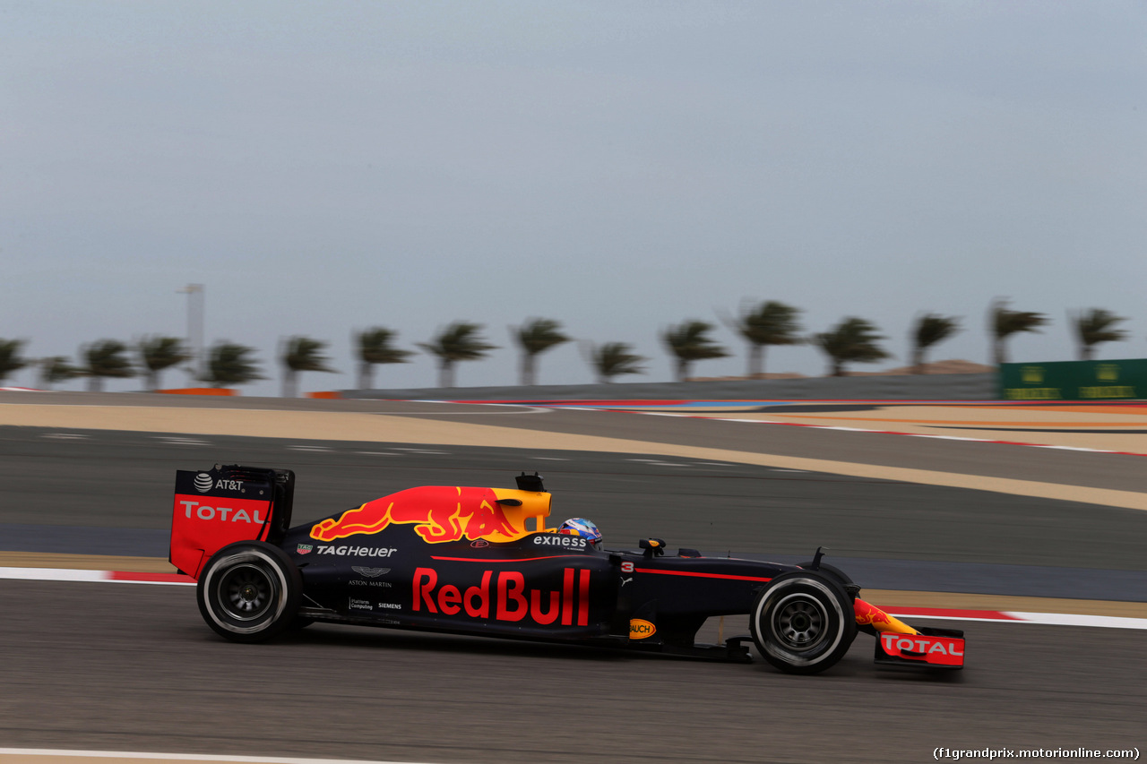 GP BAHRAIN, 01.04.2016 - Prove Libere 1, Daniel Ricciardo (AUS) Red Bull Racing RB12