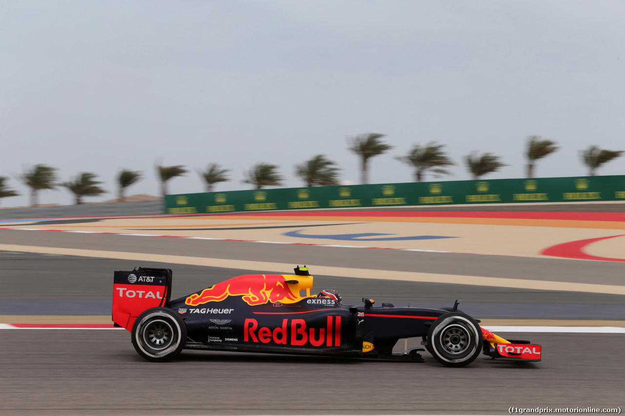 GP BAHRAIN, 01.04.2016 - Prove Libere 1, Daniil Kvyat (RUS) Red Bull Racing RB12