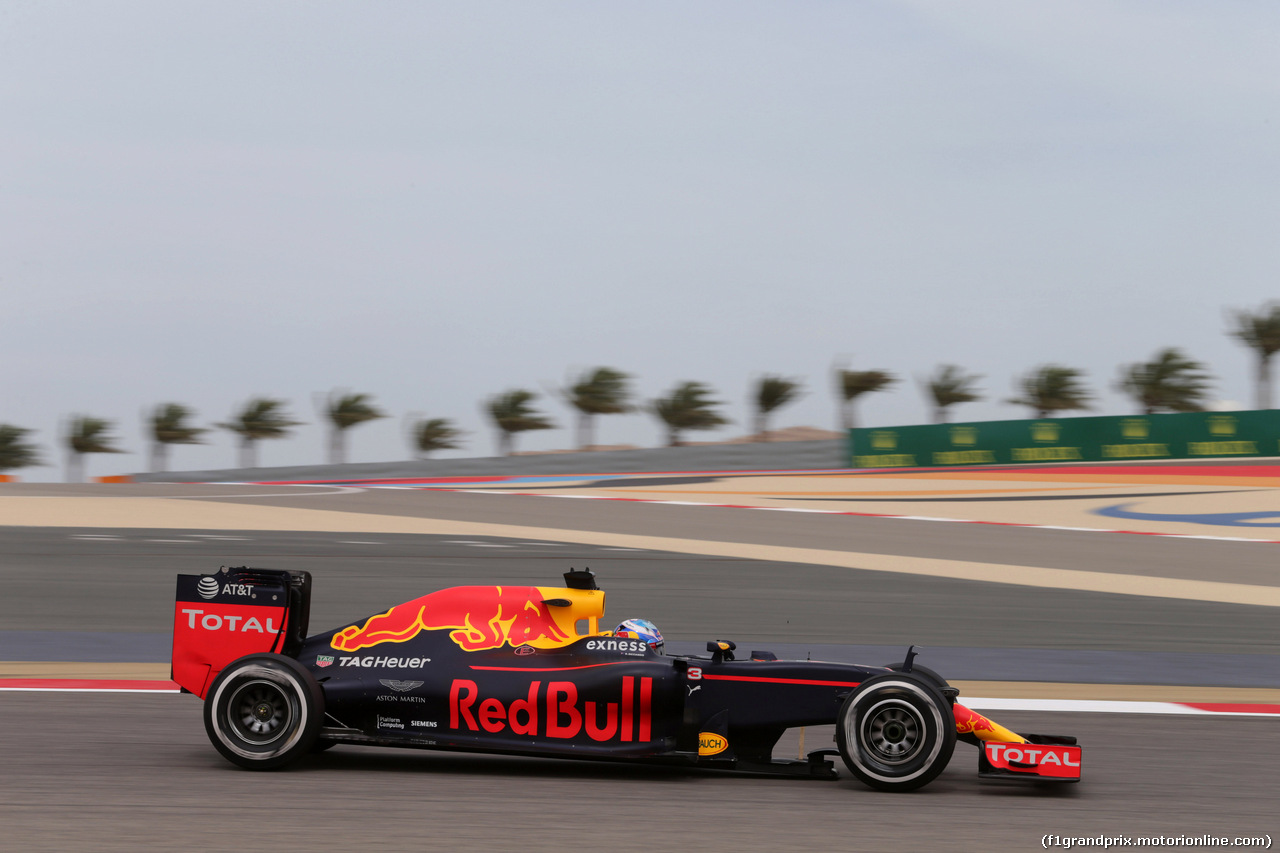 GP BAHRAIN, 01.04.2016 - Prove Libere 1, Daniel Ricciardo (AUS) Red Bull Racing RB12