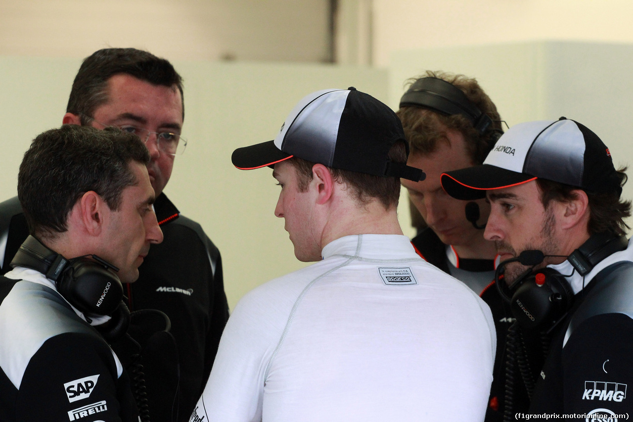 GP BAHRAIN, 01.04.2016 - Prove Libere 1, Andrea Stella (ITA) Mclaren race Engineer, Eric Boullier (FRA) McLaren Racing Director, Stoffel Vandoorne (BEL) McLaren Test e Reserve Driver e Fernando Alonso (ESP) McLaren Honda MP4-31