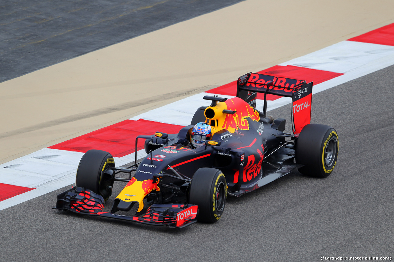 GP BAHRAIN, 01.04.2016 - Prove Libere 1, Daniel Ricciardo (AUS) Red Bull Racing RB12