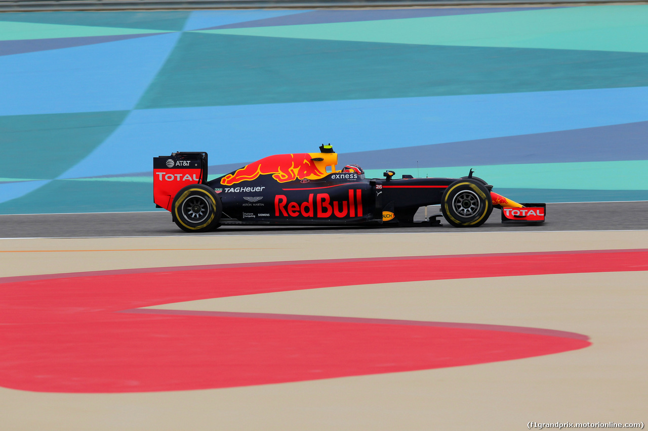 GP BAHRAIN, 01.04.2016 - Prove Libere 1, Daniil Kvyat (RUS) Red Bull Racing RB12
