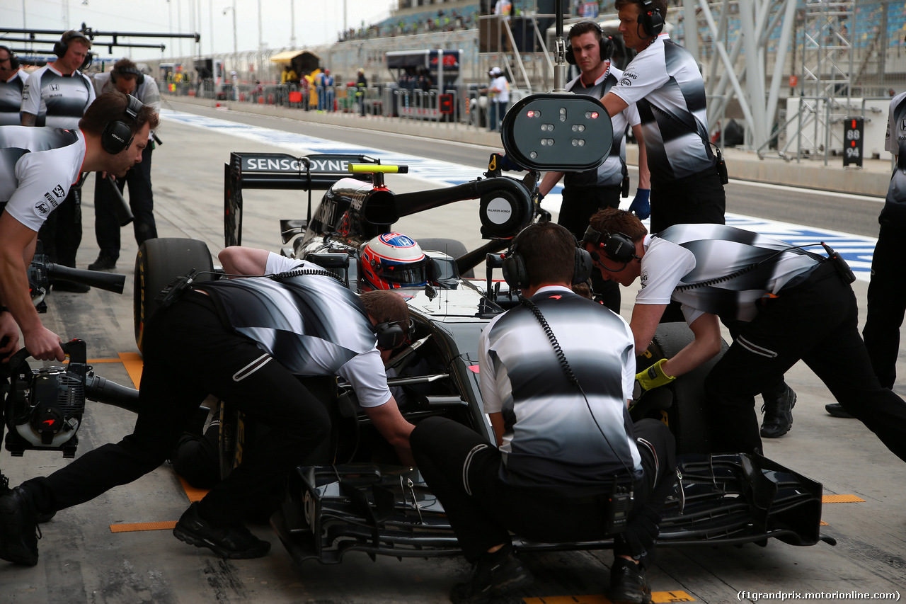 GP BAHRAIN, 01.04.2016 - Prove Libere 1, Jenson Button (GBR)  McLaren Honda MP4-31