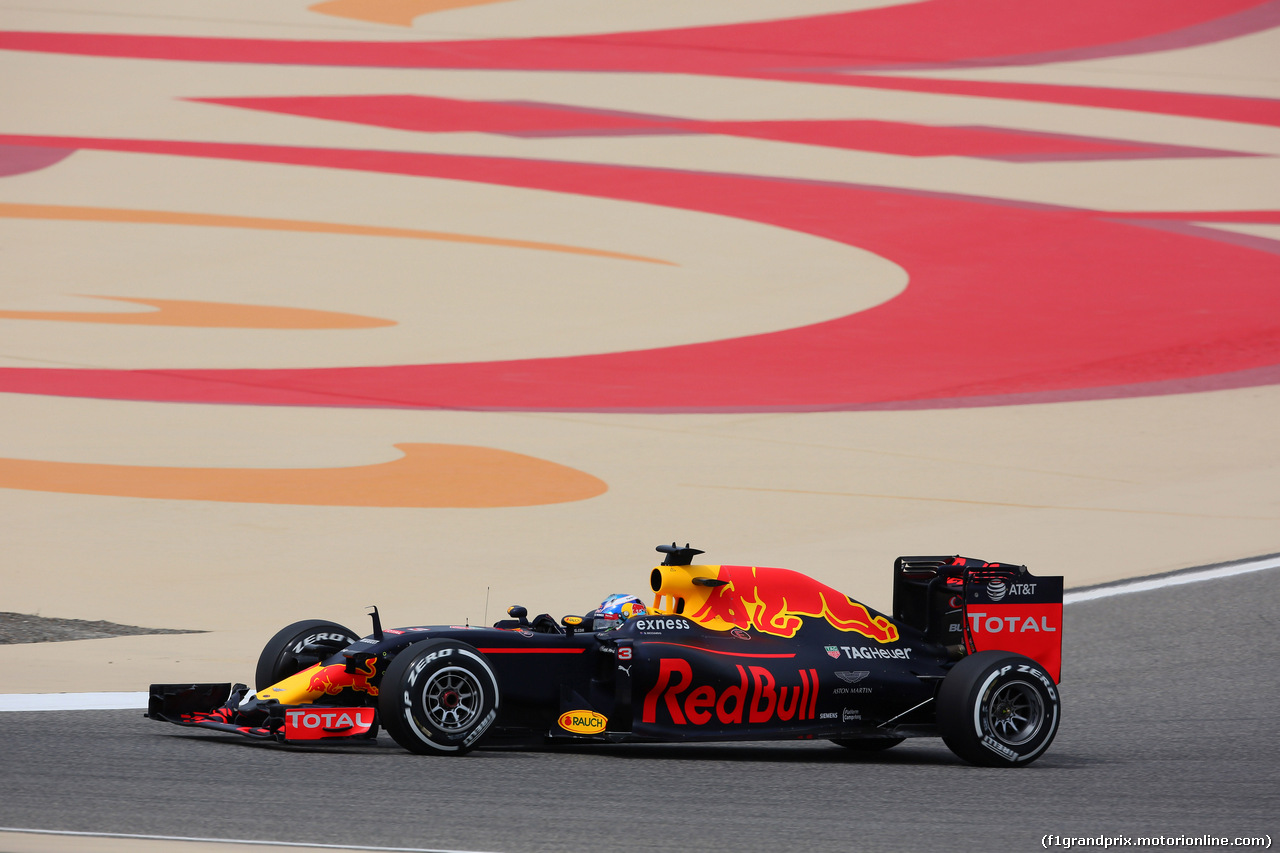 GP BAHRAIN, 01.04.2016 - Prove Libere 1, Daniel Ricciardo (AUS) Red Bull Racing RB12