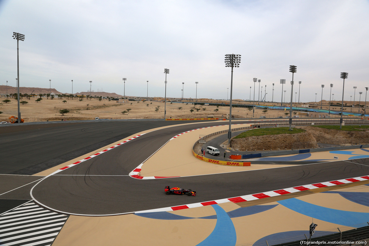 GP BAHRAIN, 01.04.2016 - Prove Libere 1, Daniel Ricciardo (AUS) Red Bull Racing RB12