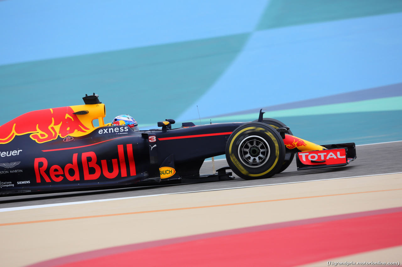 GP BAHRAIN, 01.04.2016 - Prove Libere 1, Daniel Ricciardo (AUS) Red Bull Racing RB12